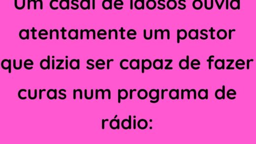 Um casal de idosos ouvia atentamente