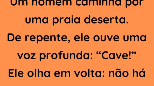 Um homem caminha por uma praia solitária